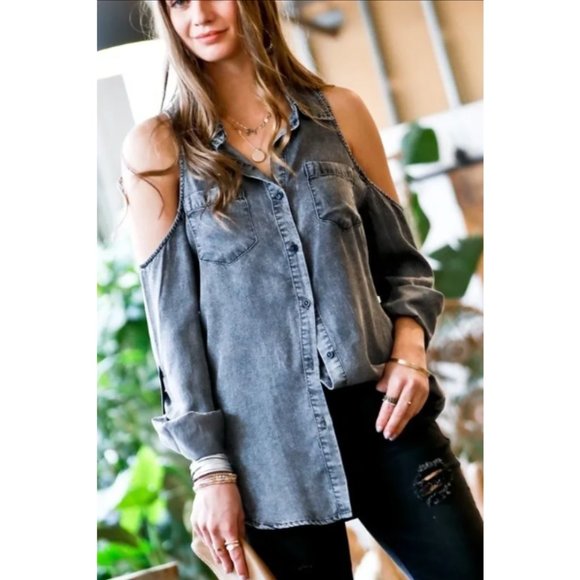 NWT UnBothered Gray Denim Cold Shoulder Roll Tab Button-Down Shirt - Picture 3 of 5